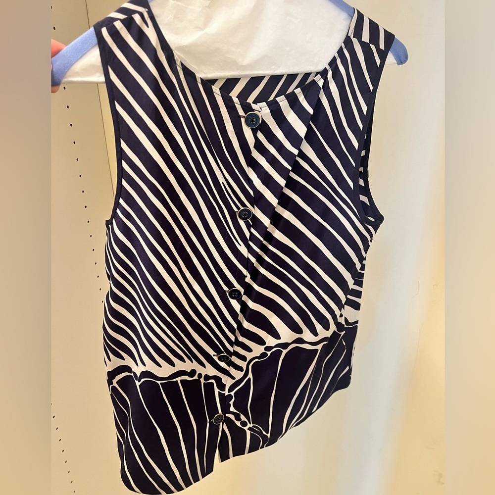 Lilly Pulitzer blouse - size small - navy and white - buttons up the back